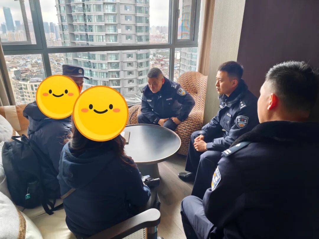 皇冠足球平台在哪里注册_留学生两次秘密回昆明皇冠足球平台在哪里注册，要取走存折内的1250万元……